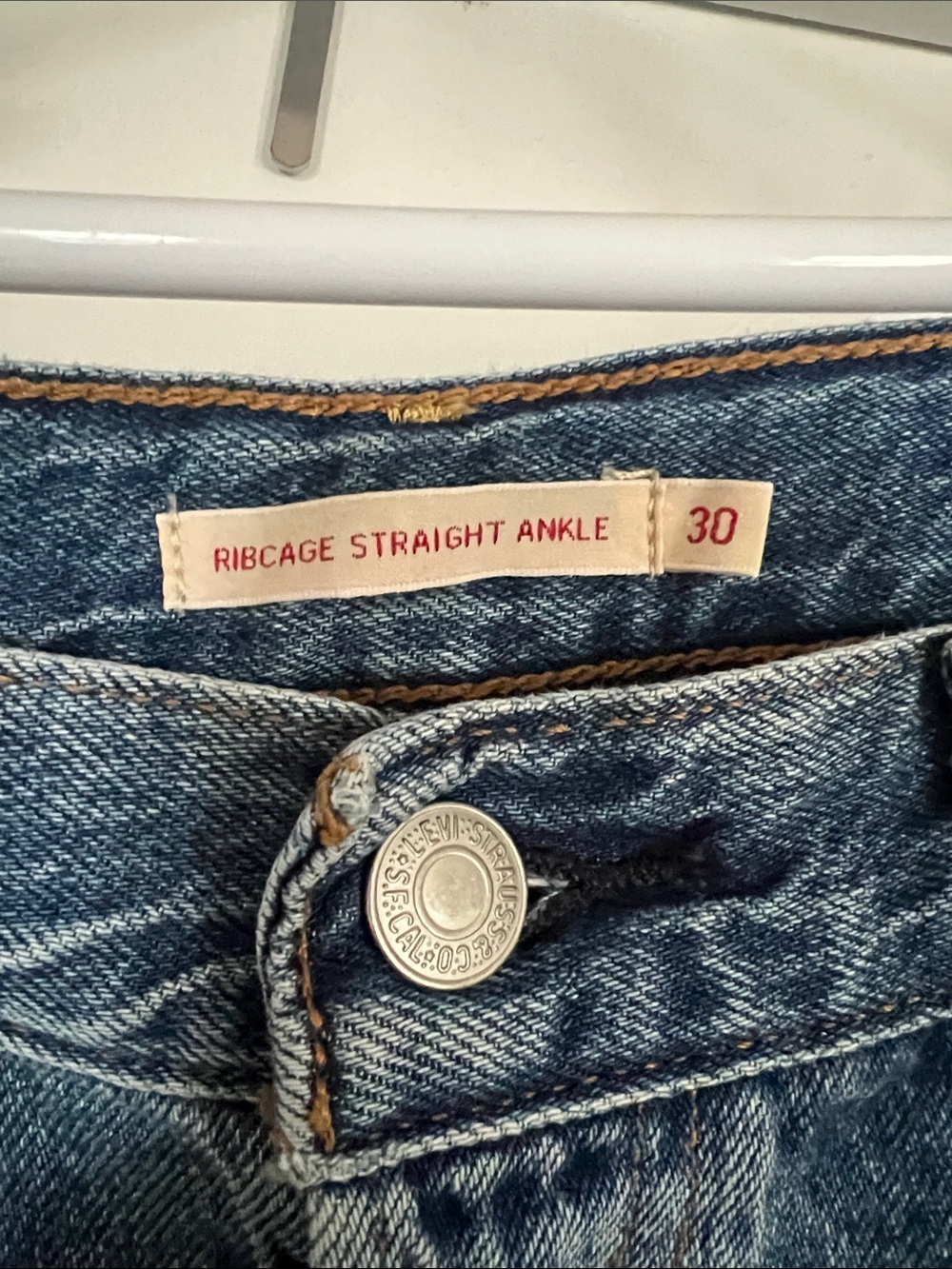Levi's Ribcage Straight Ankle Distressed Jeans Size 30 - Picture 2 of 10